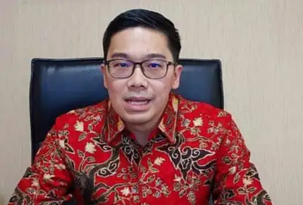 Foto: Anggota Fraksi PDI-Perjuangan DPRD Kota Medan Agus Setiawan membacakan pendapat fraksinya terkait Ranperda KTR, Senin (29/12/2025).(Ist)