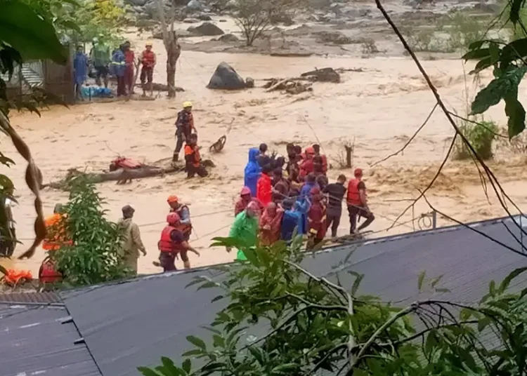 Foto: Kecamatan Pauh, Kota Padang, Sumbar, kembali dilanda bencana banjir bandang pada Minggu sore, 14 Desember 2025.(Istimewa)
