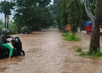 Foto: Kabupaten Bandung Diterjang Banjir, Ratusan KK Terdampak 3