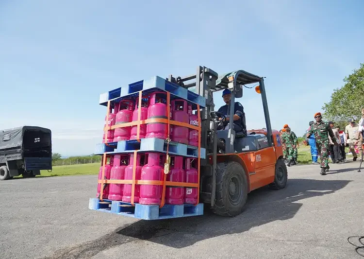 Foto: Bantuan LPG Bright Gas 12 kg diterbangkan langsung menggunakan helikopter menuju wilayah Bener Meriah yang terdampak.(Dok:Pertamina Sumbagut)