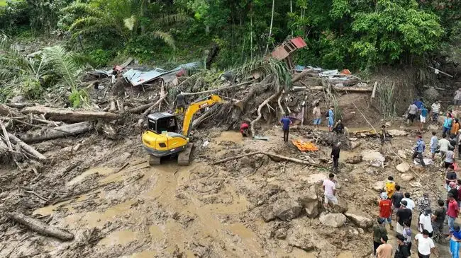 Foto: Jumlah korban meninggal dunia akibat bencana longsor dan banjir bandang di tiga provinsi, yaitu Aceh, Sumatra Utara, dan Sumatra Barat, telah mencapai 1.006 jiwa.(Dok:BNPB)
