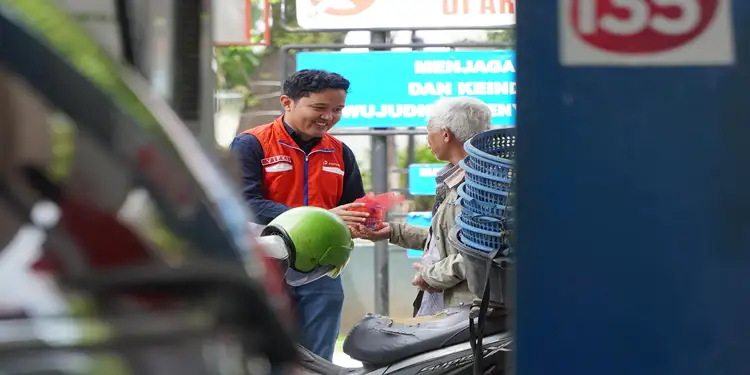Foto: Pertamina Patra Niaga Regional Sumatera Bagian Utara (Sumbagut) Berbagi Kebaikan dalam rangka memperingati Hari Natal 2025.(Dok:Pertamina Sumbagut)