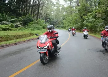 Foto: Cerdas Berkendara di Jalur Wisata Agar Liburan Tetap Aman 7