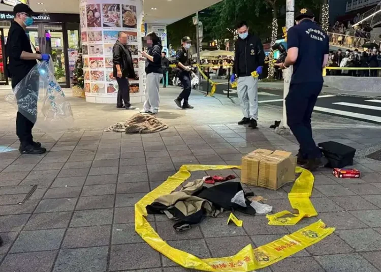 Foto: Dua stasiun kereta bawah tanah di Taipei, Taiwan, menjadi sasaran serangan bom molotov, bom asap, serta aksi penusukan yang mencekam pada Jumat (19/12) malam.(CNA)