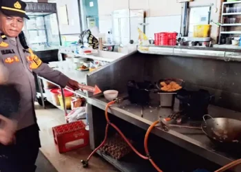 Foto: Tabung Gas Ditusuk, 9 Karyawan Luka di Restoran India 4