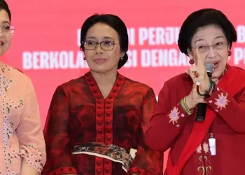 Foto: Megawati Akan Bangun Sekolah Tenda Korban Banjir 2