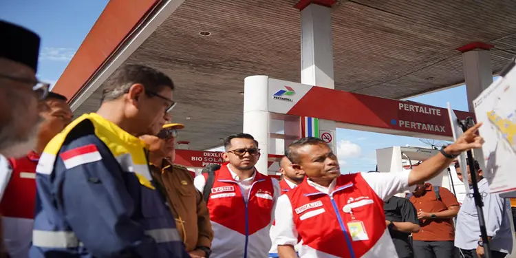 Foto: Guna memastikan kesiapan di lapangan, jajaran manajemen Pertamina Patra Niaga Sumbagut mendampingi Wakil Menteri ESDM, Yuliot Tanjung, melakukan inspeksi mendadak ke berbagai titik distribusi energi di Sumatera Utara.(Dok:Pertamina Sumbagut)