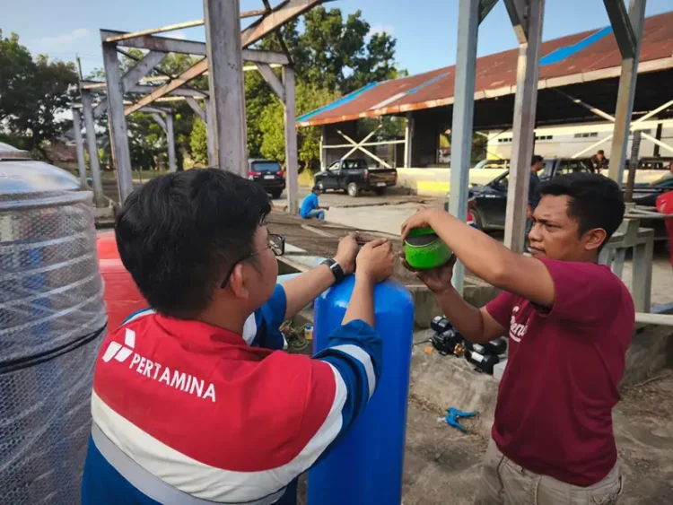 Foto: PT PGN bersama Pertamina Peduli menyediakan pasokan logistik dapur umum diposko Pertamina Peduli serta membangun instalasi penyaringan air bersih bagi masyarakat terdampak.(Dok:PGN)