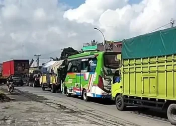 Foto: Kemacetan Parah Medan-Lubukpakam Akibat Arus Lalin 8