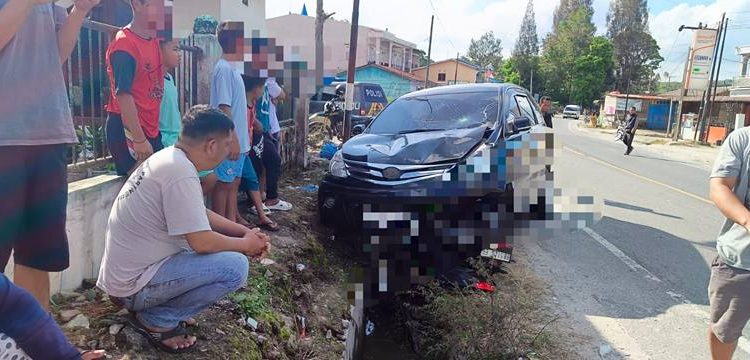 Foto: Sebuah kecelakaan lalu lintas (laka lantas) terjadi di Jalan Lintas Sumatera, Desa Aeknatolu Jaya, Kecamatan Lumban Julu, Kabupaten Toba, pada Senin (1/12/2025) sore (Foto:MOL)