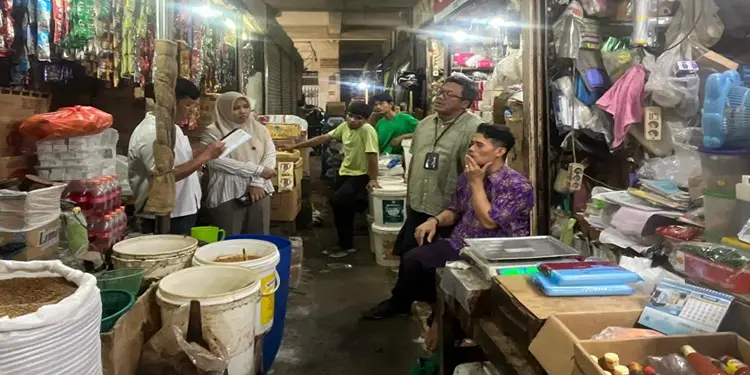 Foto: Perum Bulog Kanwil Sumut bekerja sama dengan Dinas Ketahanan Pangan Provinsi Sumut dan Dinas Ketahanan Pangan Kota Medan kunjungan ke pasar tradisional serta ritel modern.(Dok:Bulog Sumut)