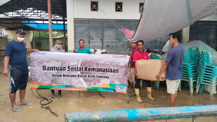 Foto: Honda Genuine Parts bersama PT Indako Trading Coy menyalurkan bantuan pada 13 Desember lalu.(Ist)
