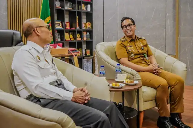 Foto: Wali Kota Medan, Rico Tri Putra Bayu Waas saat menerima audiensi pihak Balai Pemasyarakatan (Bapas) Kelas I Medan di Rumah Dinas Wali Kota Medan, Selasa (16/12/2025).(Dok:Diskominfo Medan)