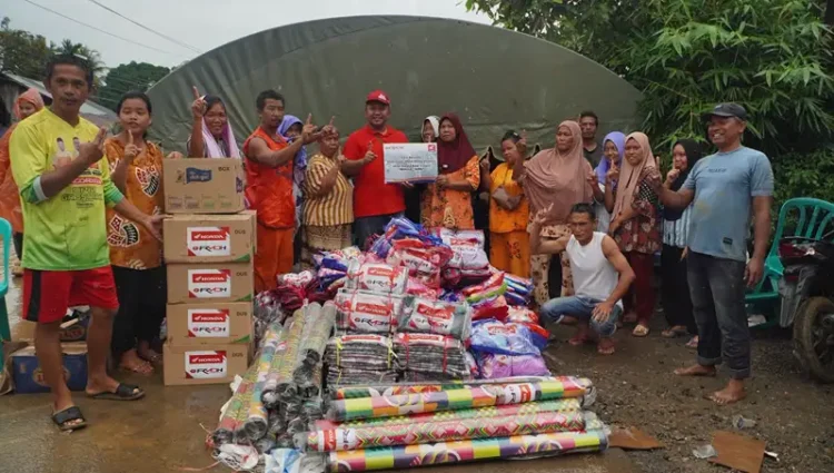 Foto:  
PT Indako Trading Coy bersama FKMDH dari seluruh Indonesia menyalurkan bantuan bagi warga terdampak banjir di wilayah Sibolga dan Tapanuli Tengah (Tapteng) pada 10 Desember 2025.(Ist)