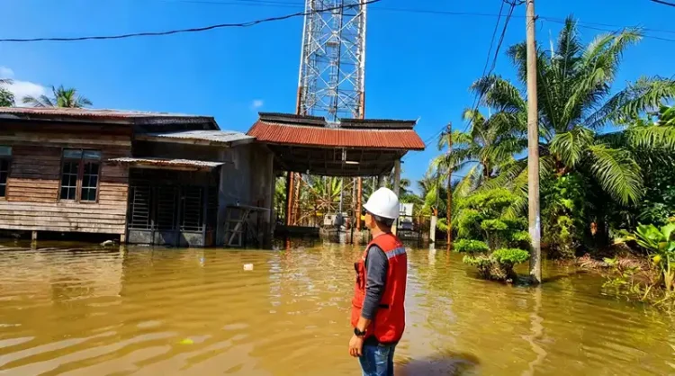Foto: Indosat menyalurkan paket khusus bencana kepada ratusan ribu pelanggan Tri dan IM3.(Dok:Indosat)