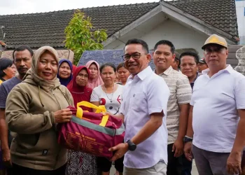Foto: Wawali Medan Salurkan Bantuan & Cek Kesehatan 9