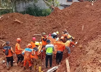 Foto: 17 Korban Banjir Agam Dimakamkan Massal 7