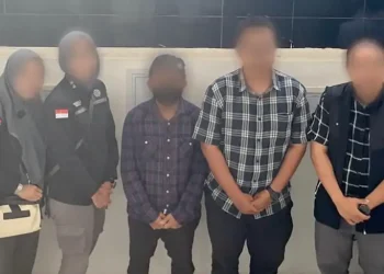 Foto: DJP Sumut I Serahkan 2 Tersangka Kasus Faktur Fiktif 3