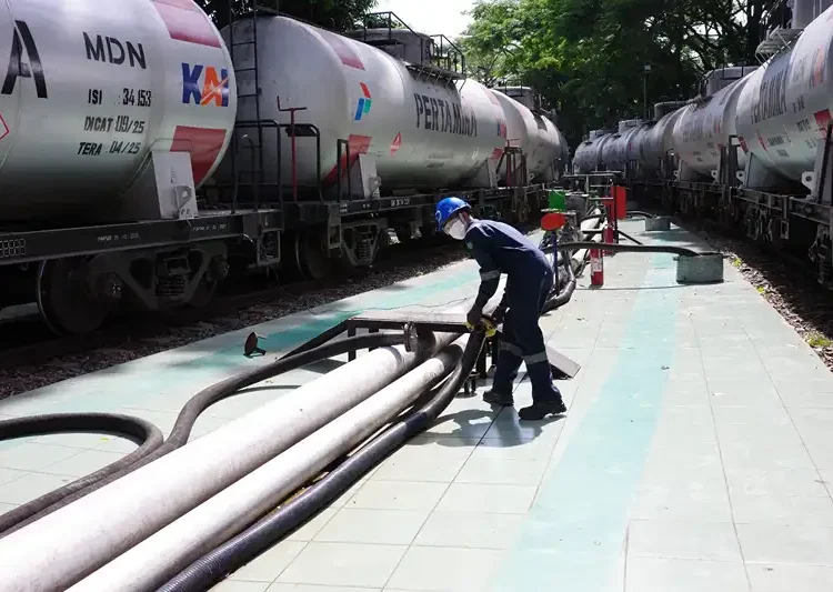 Foto: Berbagai upaya dilakukan Pertamina Patra Niaga Regional Sumbagut untuk mempercepat pemulihan, agar dapat melayani kebutuhan energi bagi masyarakat di wilayah terdampak.(Dok:Pertamina Sumbagut)