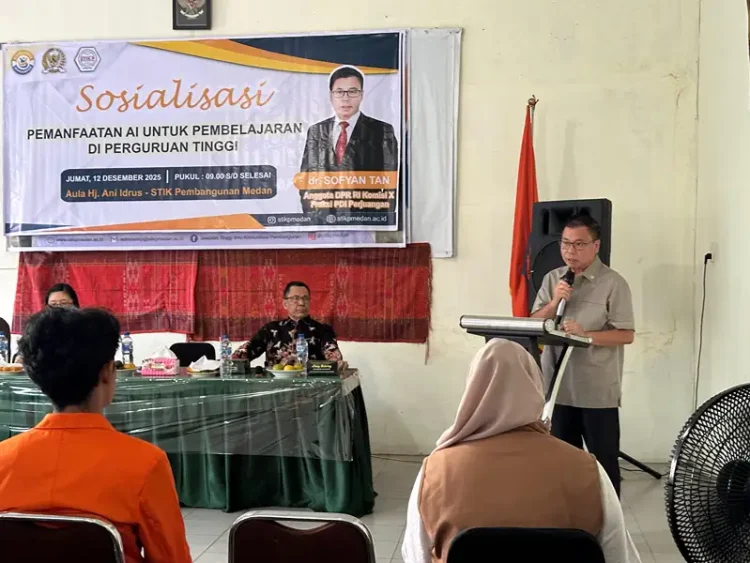 Foto: Sofyan Tan, Anggota Komisi X DPR RI saat acara "Sosialisasi Pemanfaatan AI Untuk Pembelajaran di Perguruan Tinggi" di Aula Hj. Ani Idrus Kampus STIK-P Medan, Jalan Sisingamangaraja, Medan, Jumat (12/12).(Ist)