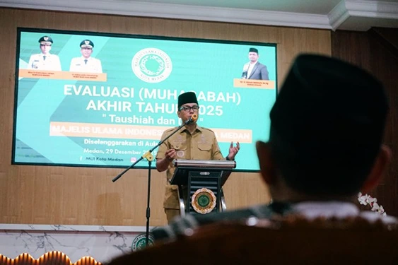 Foto: Wali Kota Medan, Rico Waas saat menghadiri acara Muhasabah, Tausiah dan Doa Akhir Tahun yang diselenggarakan Majelis Ulama Indonesia (MUI) Kota Medan, di Aula Kantor MUI Kota Medan, jalan Amaliun, Kec. Medan Kota, Senin (29/12/2025).(Dok:Diskominfo Medan)