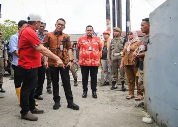 Foto: Wawali Medan Tinjau Sungai Deli & Minta Bronjong 6