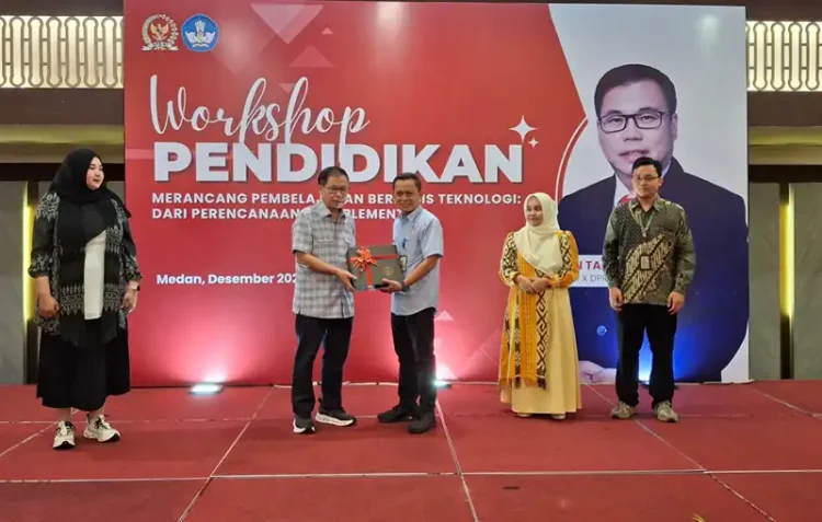 Foto: Kegiatan Workshop Pendidikan bertajuk “Integrasi Teknologi oleh Guru untuk Mendorong Pembelajaran Mendalam di Kelas” yang digelar di Hotel Emerald Garden, Jalan Putri Hijau, Medan, Selasa (2/12/2025).(Ist)