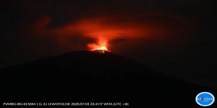 Foto: Gunung Ile Lewotolok Alami 278 Kali Letusan