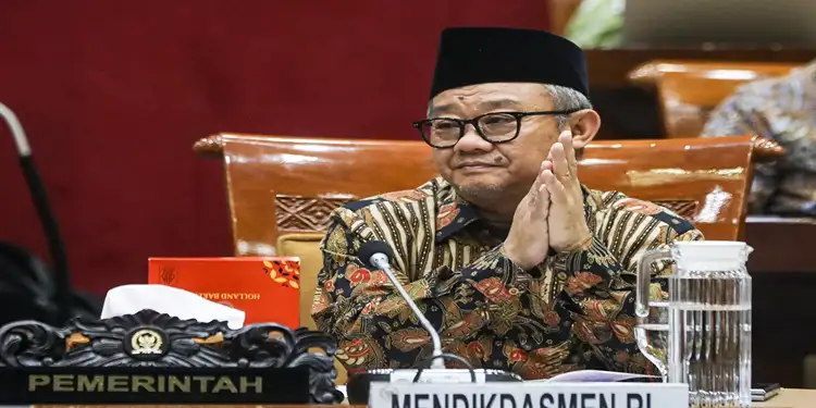 Foto: Mendikdasmen: AI Tidak Akan Menggantikan Guru