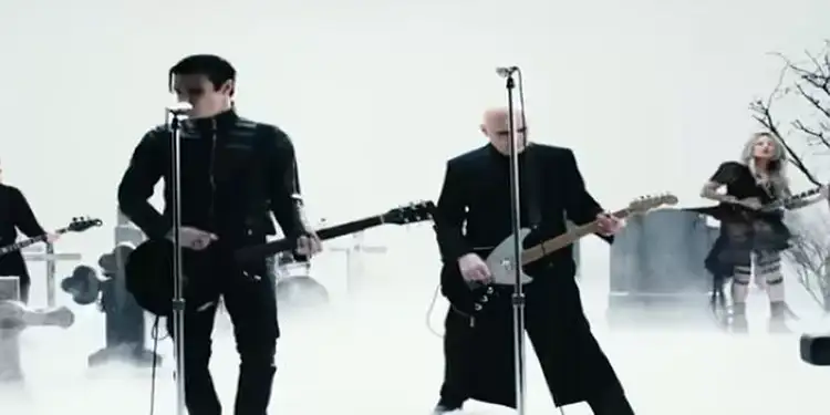 Foto: Yungblud kolaborasi dengan The Smashing Pumpkins dalam lagu Zombie (Fto youtube Yungblud)