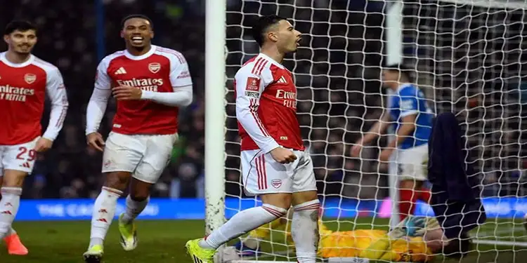 Foto: Arsenal Libas Portsmouth 4-1 Lewat Hat-trick