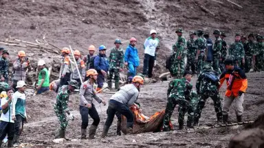 Foto: Pencarian Korban Longsor Cisarua Masuki Hari Ke-7