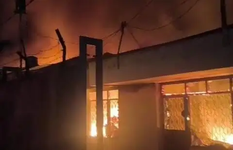 Foto: Pabrik Busa di Medan-Binjai Km 13 Terbakar