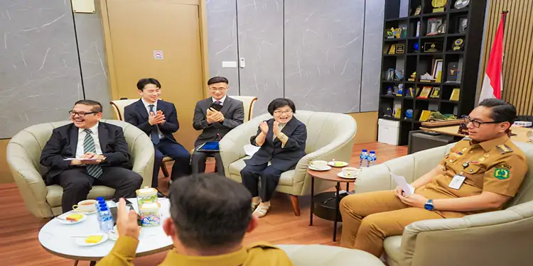 Foto: Rico Waas Sambut Kunjungan Rektor Hyejeon University