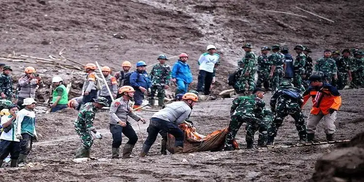 Foto: BNPB: 17 Korban Meninggal Longsor Bandung Barat