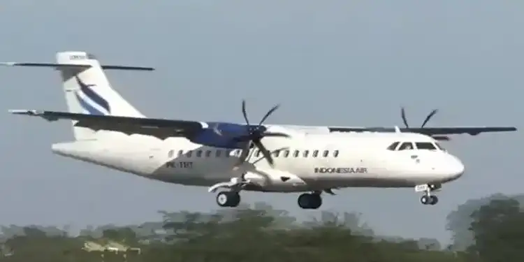 Foto: Hilangnya Kontak Pesawat ATR 42-500 Jadi Sorotan