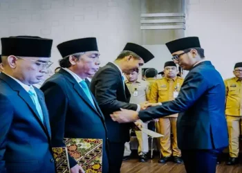 Foto: Rico Waas Tegaskan Direksi PUD Bukan Status 1