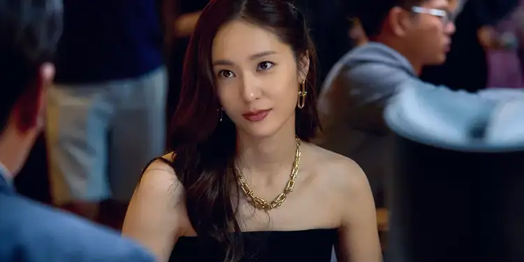 Foto: Potret perdana Krystal Jung dalam peran terbarunya resmi diperkenalkan oleh serial 'Mad Concrete Dreams.(Soompi)
