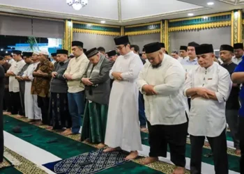 Foto: Wali Kota Rico Waas Salat Tarawih di Pendopo 7