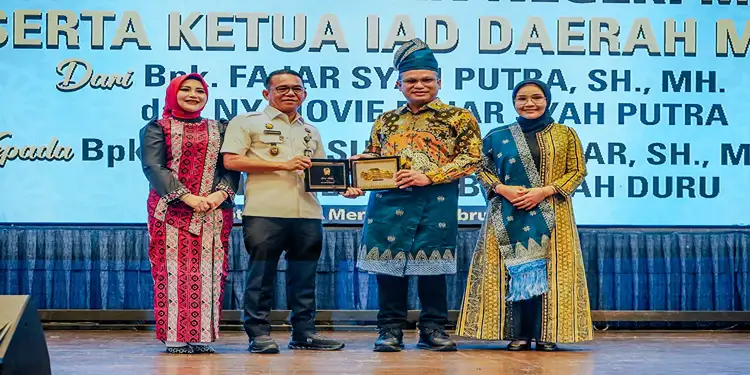 Foto: Zakiyuddin mewakili Wali Kota Medan, Rico Tri Putra Bayu Waas pada acara Pisah Sambut Kepala Kejaksaan Negeri Medan dari Fajar Syah Putra, S.H., M.H. kepada Ridwan Sujana Angsar, S.H., M.H., Rabu (4/2/2026), di Hotel Grand Mercure Medan.(Dok:Diskominfo Medan)