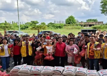 Foto: Lions Club Distrik 307-A2 Bagikan 1.600 Baksos Imlek 2026 8