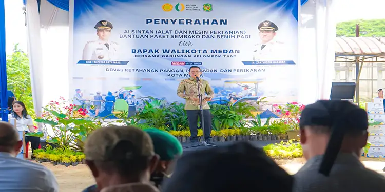 Foto: Petani Medan Sumringah Terima Bantuan ALSINTAN