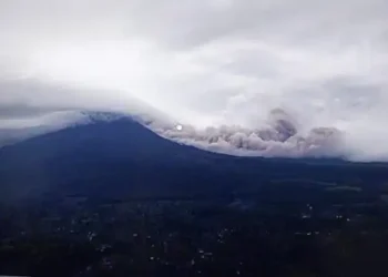 Foto: Gunung Semeru Kembali Erupsi, Tinggi Letusan Capai 3.000 Meter 1