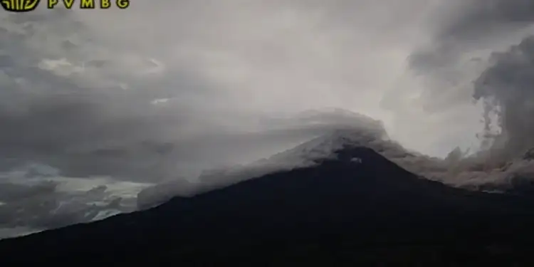 Foto: Secara kumulatif, data mencatat Gunung Semeru telah mengalami tiga kali erupsi sejak dini hari.(Foto : PVMBG)