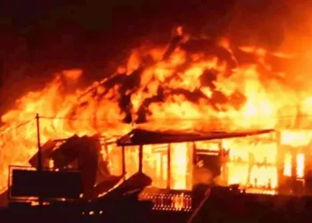 Foto: Lima Rumah di Gang Bidan Ludes Dilahap Api 6