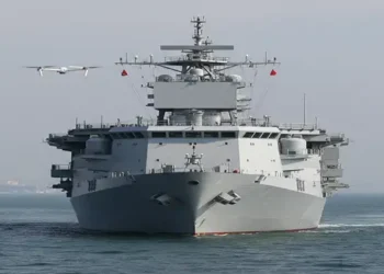 Foto: AS Tembak Drone Iran Dekati Kapal Induk di Laut Arab 3