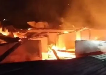 Foto: Satu Rumah Warga di Desa Firdaus Ludes Terbakar 1