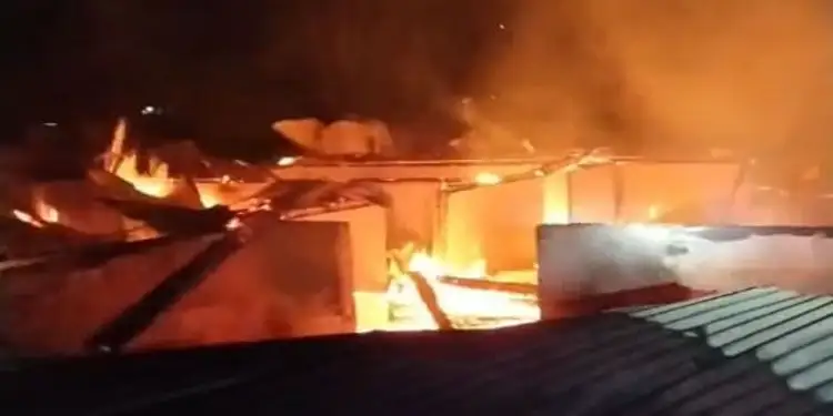 Foto: Satu unit rumah milik warga di Desa Firdaus, Kecamatan Sei Rampah, Kabupaten Serdang Bedagai (Sergai) hangus dilahap si jago merah.(Foto:Mistar.id)