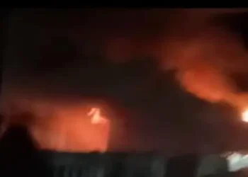 Foto: Kebakaran Hebat Hanguskan Kios Ponsel di Jalinsum Batu Bara, Kerugian Capai Puluhan Juta 4