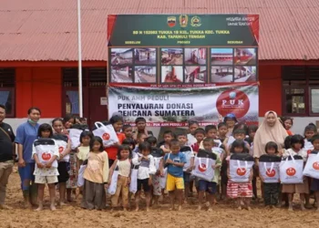 Foto: Bersinergi dengan PUK SP LEM SPSI Astra Honda Motor, Indako Salurkan Bantuan Pendidikan untuk Pelajar Tapteng 10